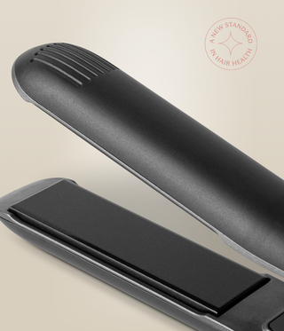 Close-up of the Astral Black Omnia Styler Plus's plate and ridged tip.